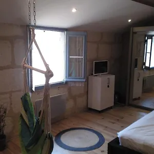 https://duplex-en-pierre-proche-des-arenes.fr-provencehotel.com